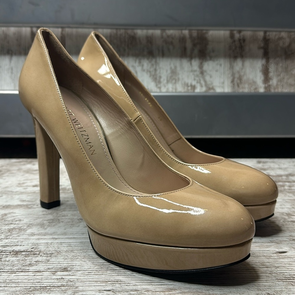 Stuart weitzman nude beige patent leather pumps heels